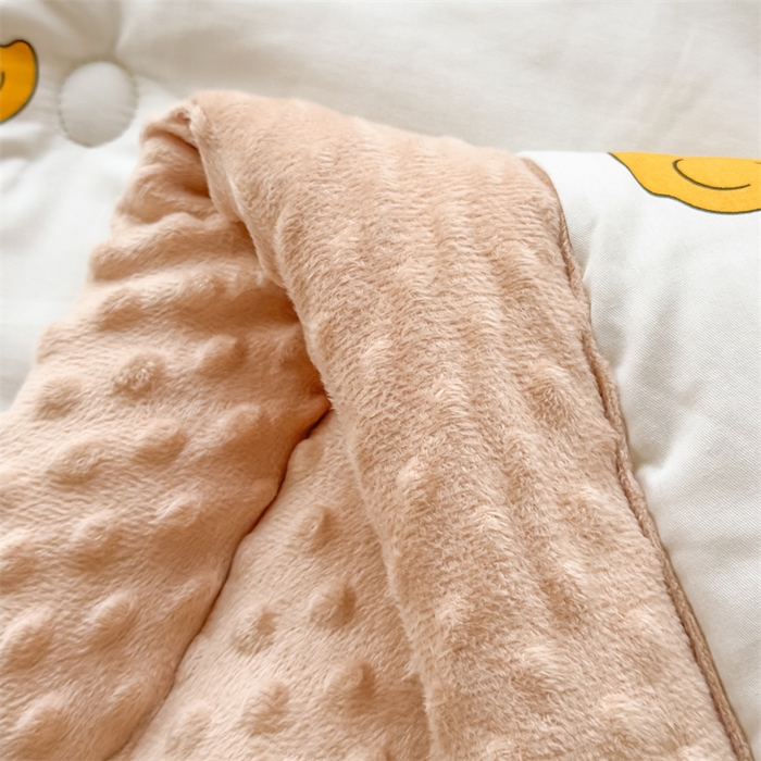91家纺网 家纺一手货源 找家纺 默忆 2025新款全棉豆豆绒被子豆豆被冬被被芯 游泳小狗