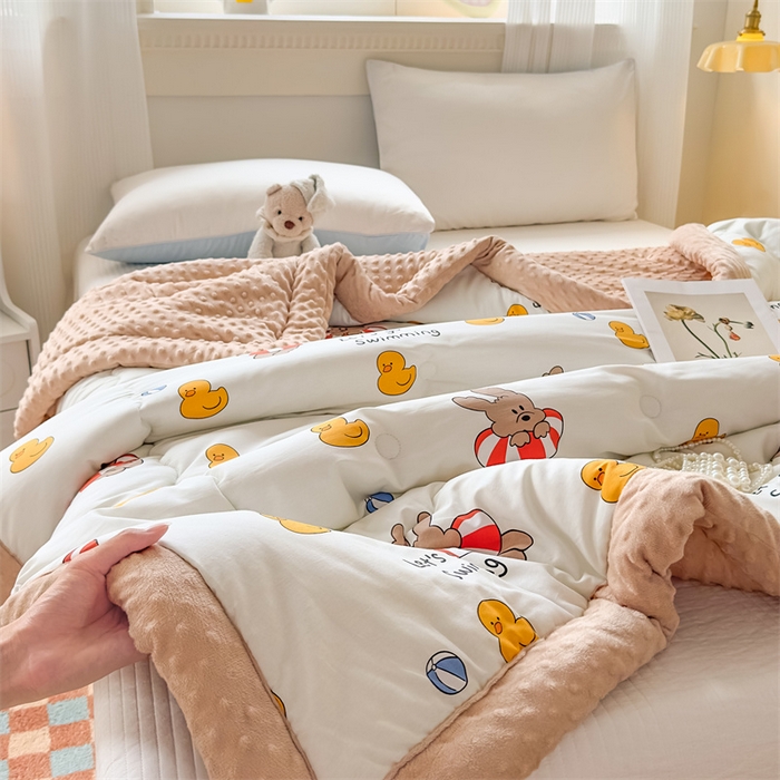 91家纺网 家纺一手货源 找家纺 默忆 2025新款全棉豆豆绒被子豆豆被冬被被芯 游泳小狗