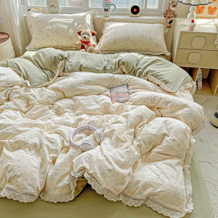 91家纺网 家纺一手货源 找家纺 梦纤绒 2025新款云感木棉皱皱双层纱全棉花边四件套 薄荷微凉