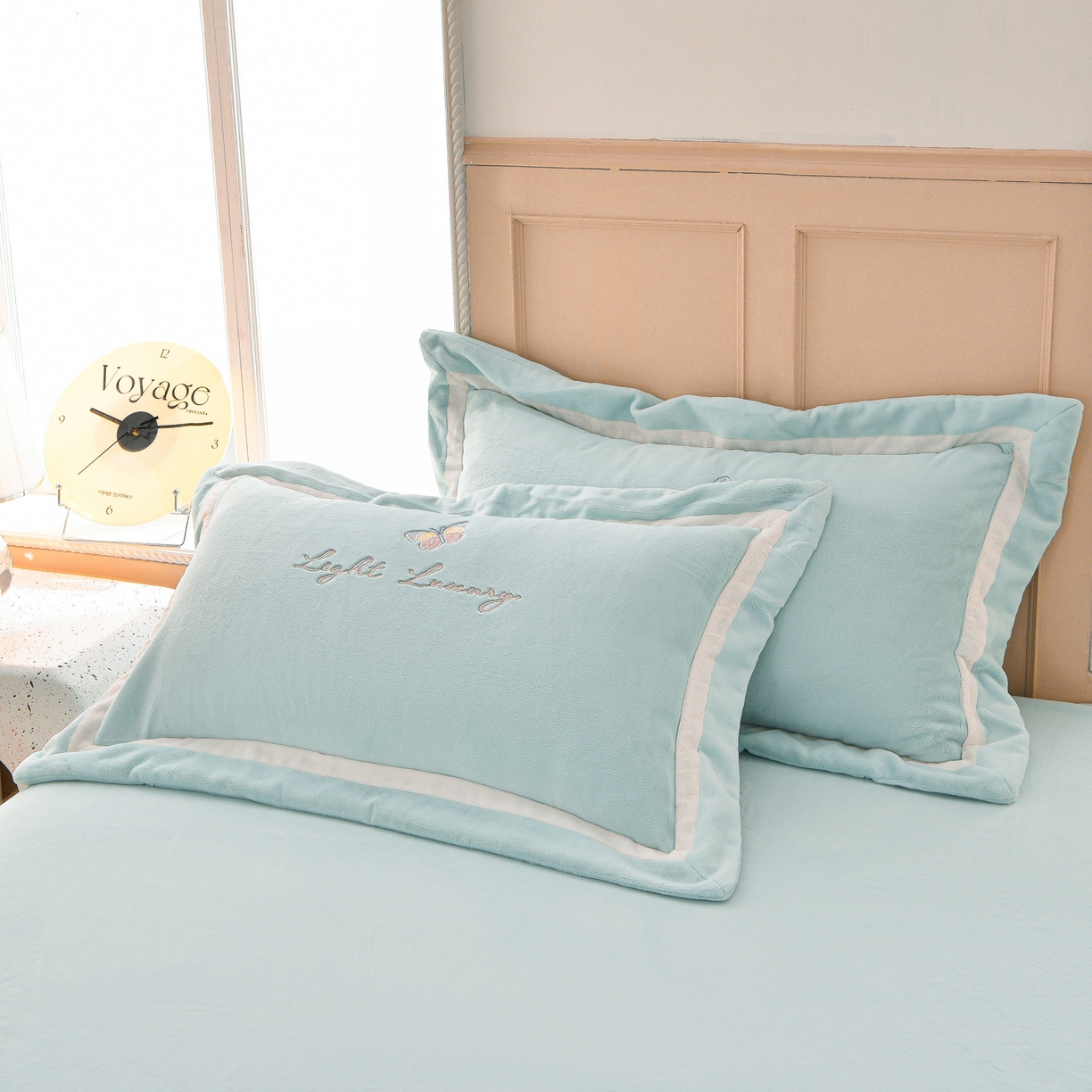 91家纺网 家纺一手货源 找家纺 柔享家（原芷澜家纺） 2025新款A类高克重全消光牛奶绒刺绣四件套系列-蝶恋花 蝶恋花-湖蓝