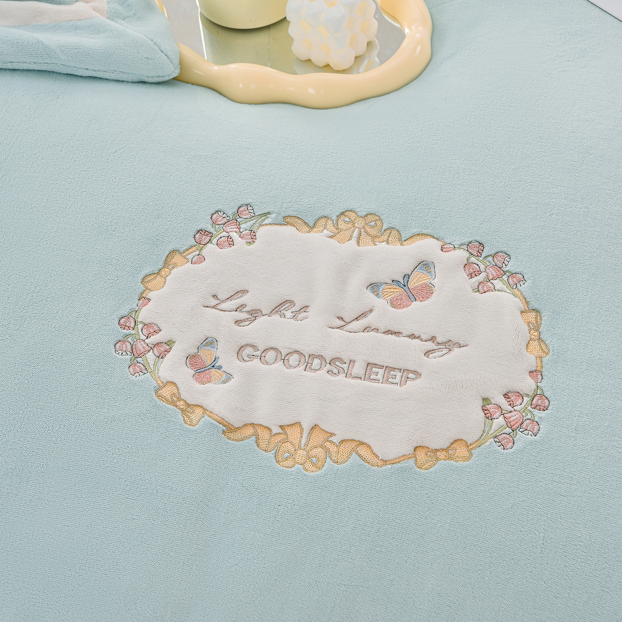 91家纺网 家纺一手货源 找家纺 柔享家（原芷澜家纺） 2025新款A类高克重全消光牛奶绒刺绣四件套系列-蝶恋花 蝶恋花-湖蓝