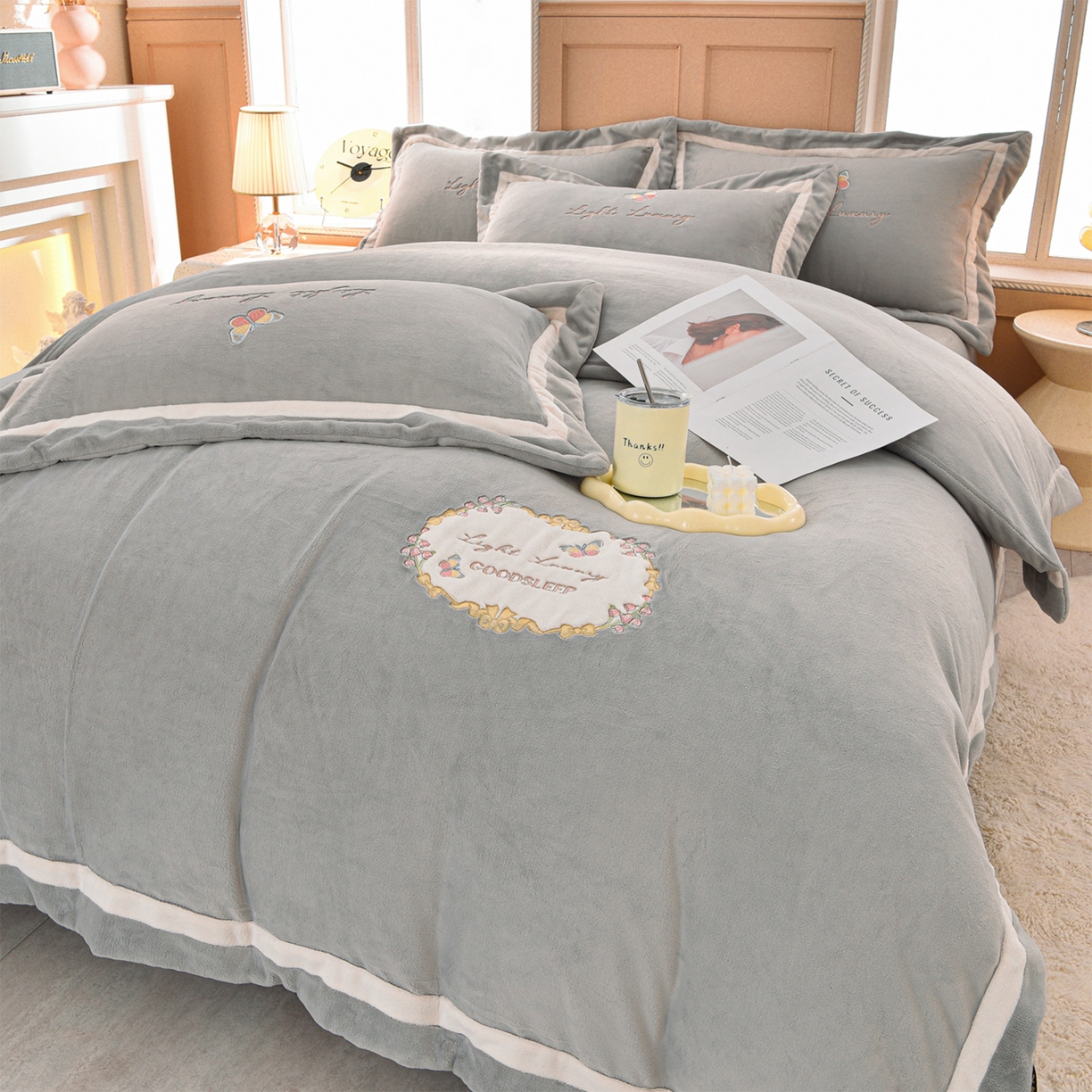 91家纺网 家纺一手货源 找家纺 柔享家（原芷澜家纺） 2025新款A类高克重全消光牛奶绒刺绣四件套系列-蝶恋花 蝶恋花-灰