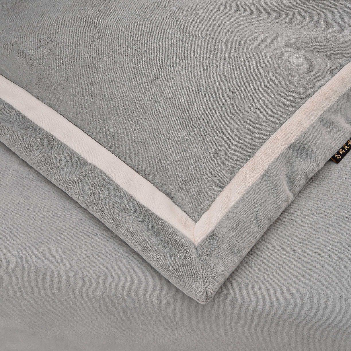 91家纺网 家纺一手货源 找家纺 柔享家（原芷澜家纺） 2025新款A类高克重全消光牛奶绒刺绣四件套系列-蝶恋花 蝶恋花-灰