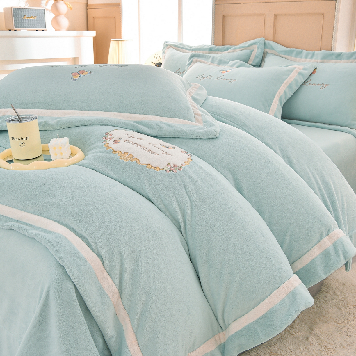 91家纺网 家纺一手货源 找家纺 柔享家（原芷澜家纺） 2025新款A类高克重全消光牛奶绒刺绣四件套系列-蝶恋花 蝶恋花-湖蓝