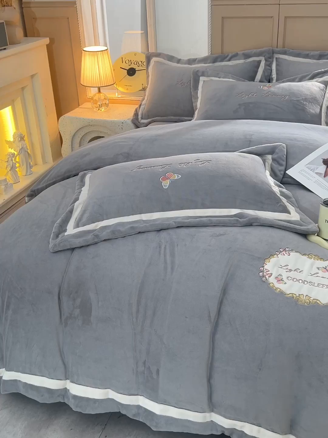 91家纺网 家纺一手货源 找家纺 柔享家（原芷澜家纺） 2025新款A类高克重全消光牛奶绒刺绣四件套系列-蝶恋花 蝶恋花-灰