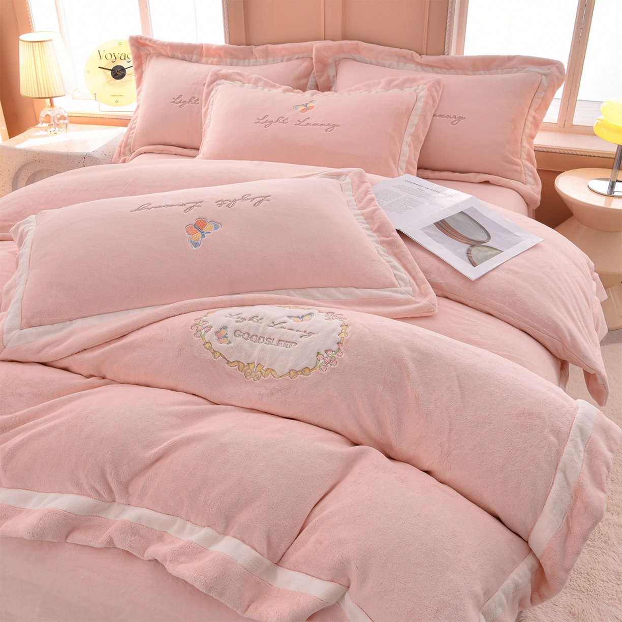 91家纺网 家纺一手货源 找家纺 柔享家（原芷澜家纺） 2025新款A类高克重全消光牛奶绒刺绣四件套系列-蝶恋花 蝶恋花-粉