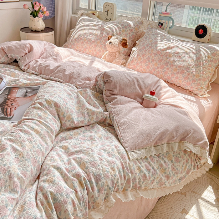 91家纺网 家纺一手货源 找家纺 梦纤绒 2025新款云感木棉皱皱双层纱全棉花边四件套 春风里