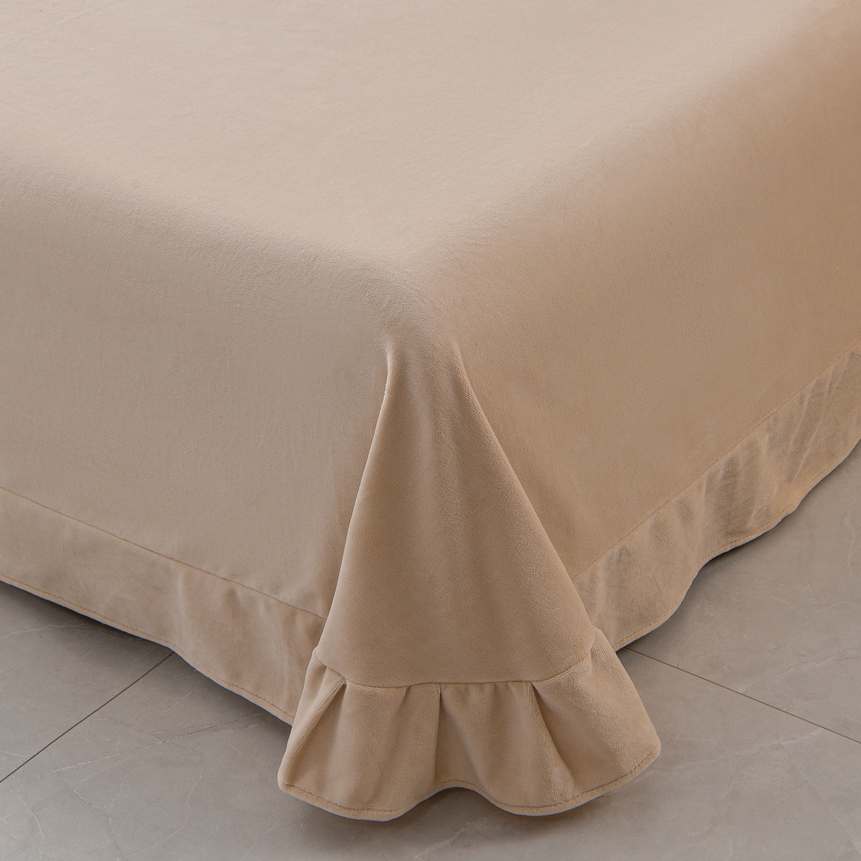 91家纺网 家纺一手货源 找家纺 柔享家（原芷澜家纺） 2025新款A类高克重全消光水貂绒刺绣四件套系列-居里夫人 居里夫人-卡其色