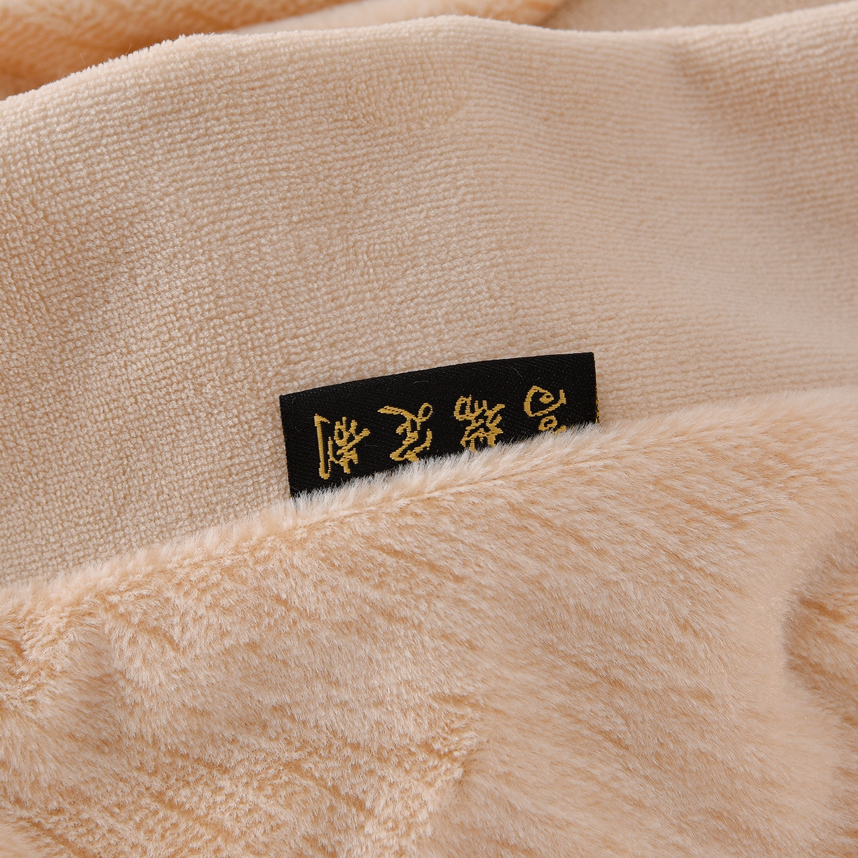 91家纺网 家纺一手货源 找家纺 柔享家（原芷澜家纺） 2025新款A类高克重全消光水貂绒刺绣四件套系列-居里夫人 居里夫人-卡其色