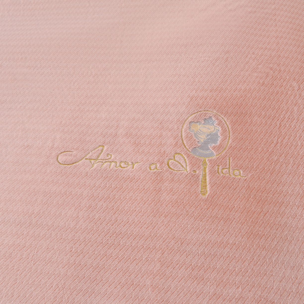 91家纺网 家纺一手货源 找家纺 （总）柔享家（原芷澜家纺） 2025新款A类高克重全消光水貂绒刺绣四件套系列-居里夫人