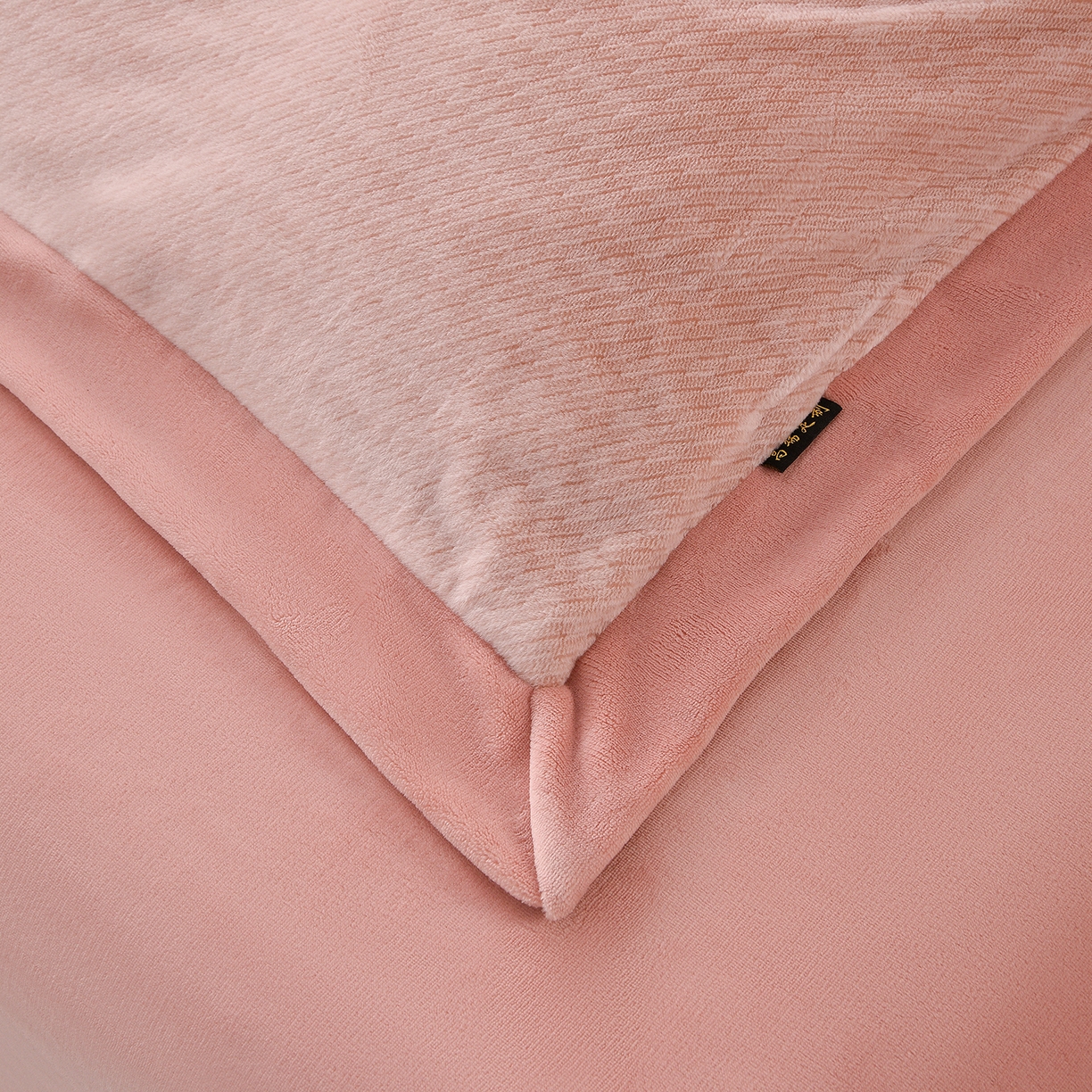 91家纺网 家纺一手货源 找家纺 （总）柔享家（原芷澜家纺） 2025新款A类高克重全消光水貂绒刺绣四件套系列-居里夫人