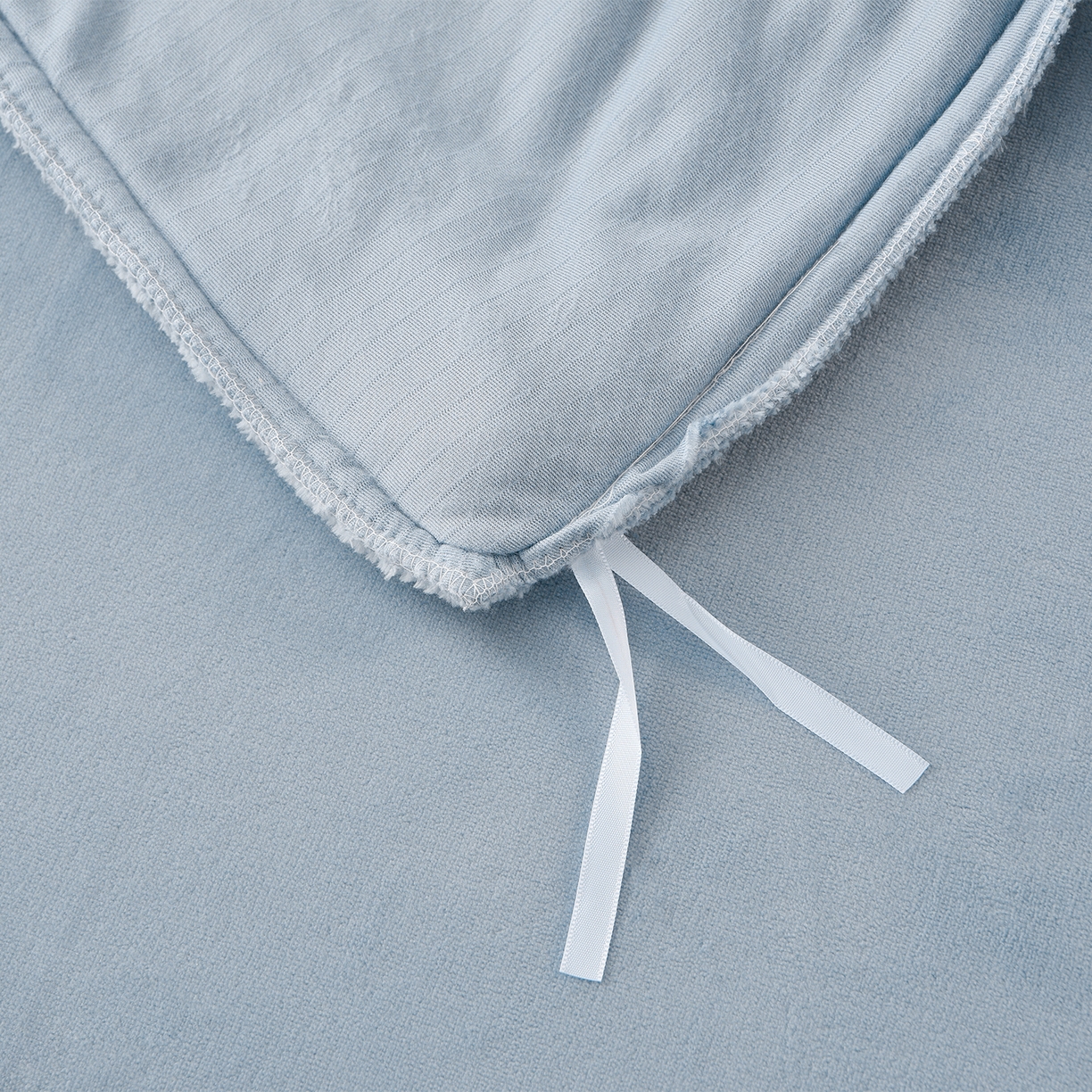 91家纺网 家纺一手货源 找家纺 柔享家（原芷澜家纺） 2025新款A类高克重全消光水貂绒刺绣四件套系列-居里夫人 居里夫人-天空蓝