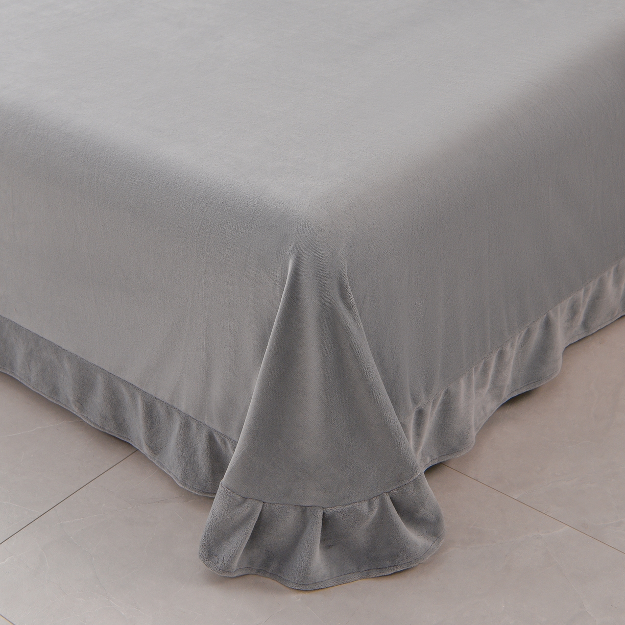 91家纺网 家纺一手货源 找家纺 柔享家（原芷澜家纺） 2025新款A类高克重全消光水貂绒刺绣四件套系列-居里夫人 居里夫人-雾灰色