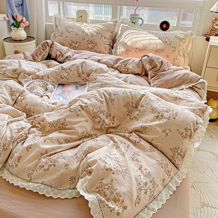 91家纺网 家纺一手货源 找家纺 梦纤绒 2025新款云感木棉皱皱双层纱全棉花边四件套 可颂