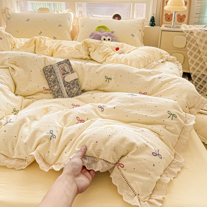 91家纺网 家纺一手货源 找家纺 梦纤绒 2025新款云感木棉皱皱双层纱全棉花边四件套 蜡笔画