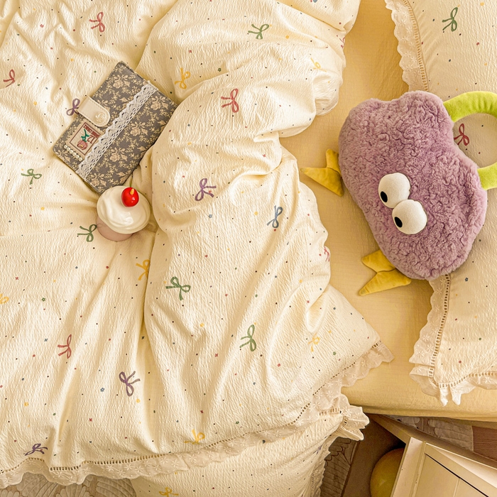 91家纺网 家纺一手货源 找家纺 梦纤绒 2025新款云感木棉皱皱双层纱全棉花边四件套 蜡笔画