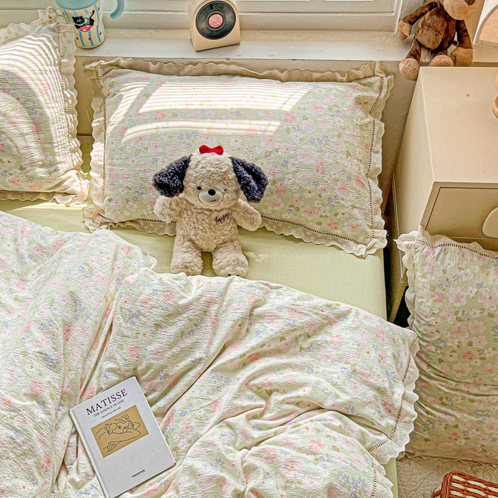 91家纺网 家纺一手货源 找家纺 梦纤绒 2025新款云感木棉皱皱双层纱全棉花边四件套 莱茵河畔