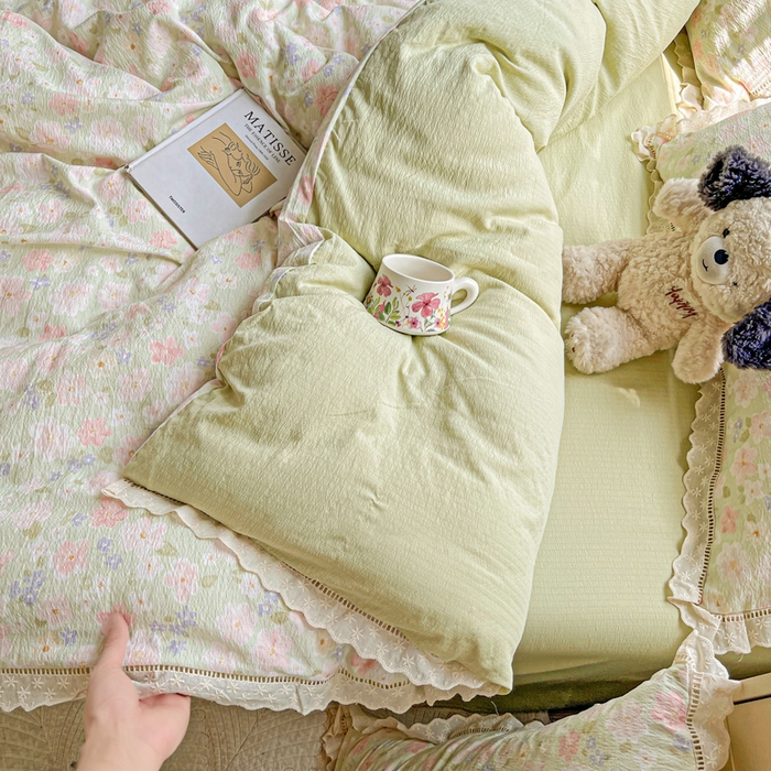 91家纺网 家纺一手货源 找家纺 梦纤绒 2025新款云感木棉皱皱双层纱全棉花边四件套 莱茵河畔