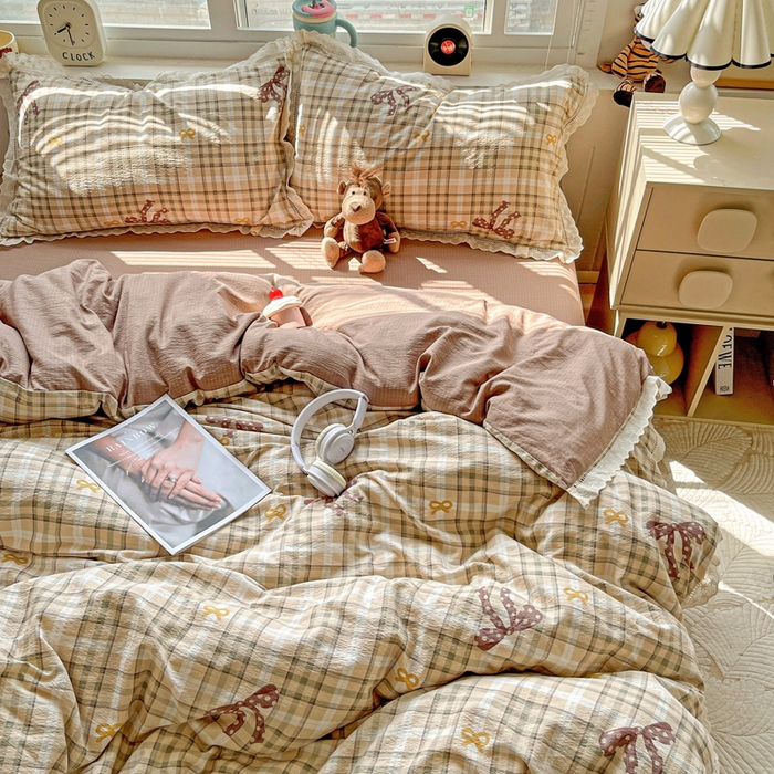 91家纺网 家纺一手货源 找家纺 梦纤绒 2025新款云感木棉皱皱双层纱全棉花边四件套 太妃糖