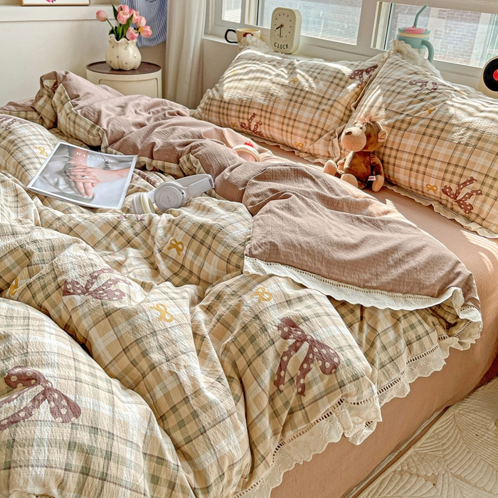 91家纺网 家纺一手货源 找家纺 梦纤绒 2025新款云感木棉皱皱双层纱全棉花边四件套 太妃糖