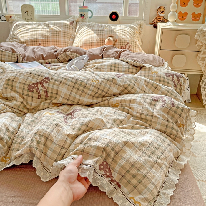 91家纺网 家纺一手货源 找家纺 梦纤绒 2025新款云感木棉皱皱双层纱全棉花边四件套 太妃糖