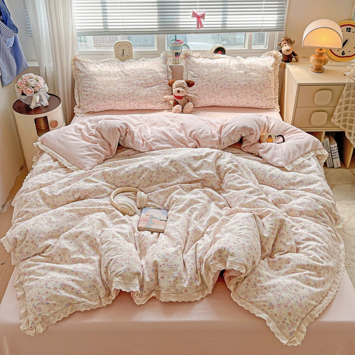 91家纺网 家纺一手货源 找家纺 梦纤绒 2025新款云感木棉皱皱双层纱全棉花边四件套 桃花诺