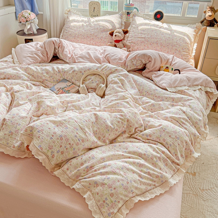 91家纺网 家纺一手货源 找家纺 梦纤绒 2025新款云感木棉皱皱双层纱全棉花边四件套 桃花诺