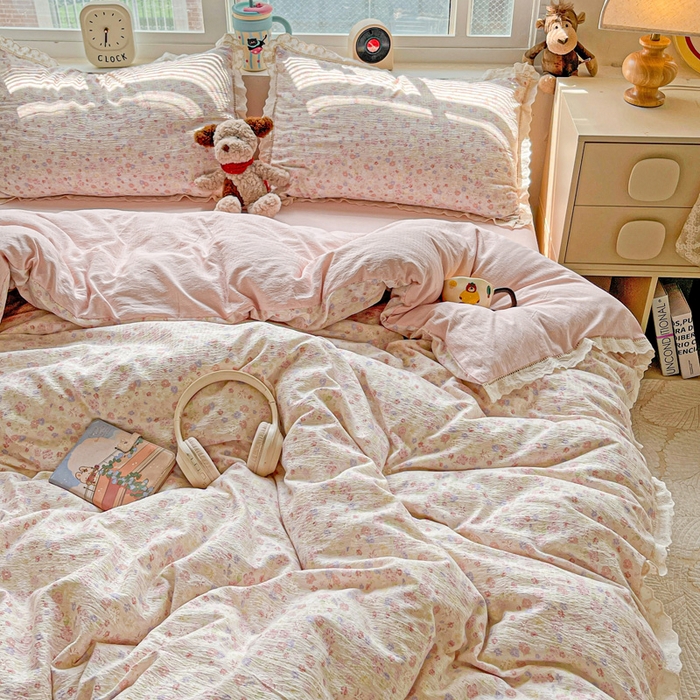 91家纺网 家纺一手货源 找家纺 梦纤绒 2025新款云感木棉皱皱双层纱全棉花边四件套 桃花诺