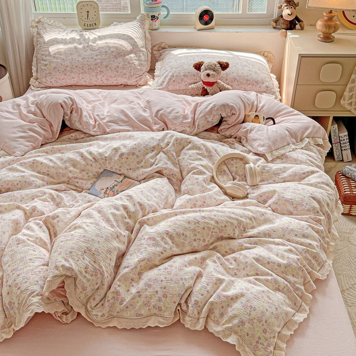 91家纺网 家纺一手货源 找家纺 梦纤绒 2025新款云感木棉皱皱双层纱全棉花边四件套 桃花诺