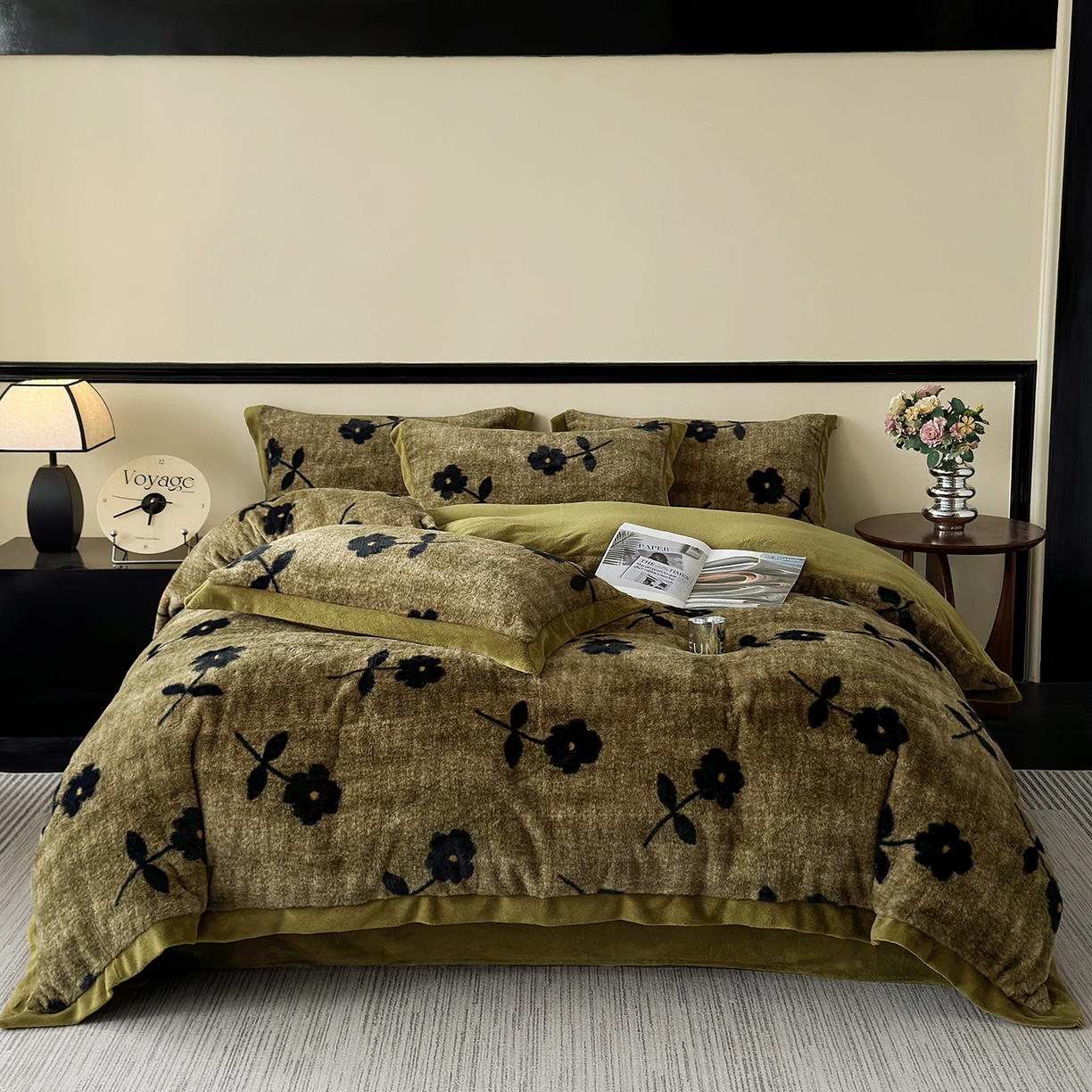 91家纺网 家纺一手货源 找家纺 金艾草 2025新款轻奢獭兔毛美拉德风印花拼角床单款四件套 繁花咖