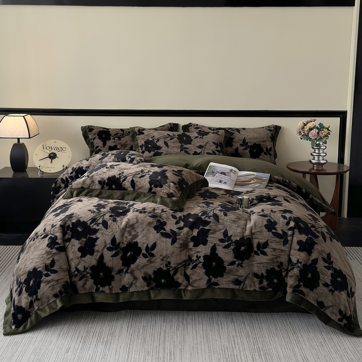 91家纺网 家纺一手货源 找家纺 金艾草 2025新款轻奢獭兔毛美拉德风印花拼角床单款四件套 简爱