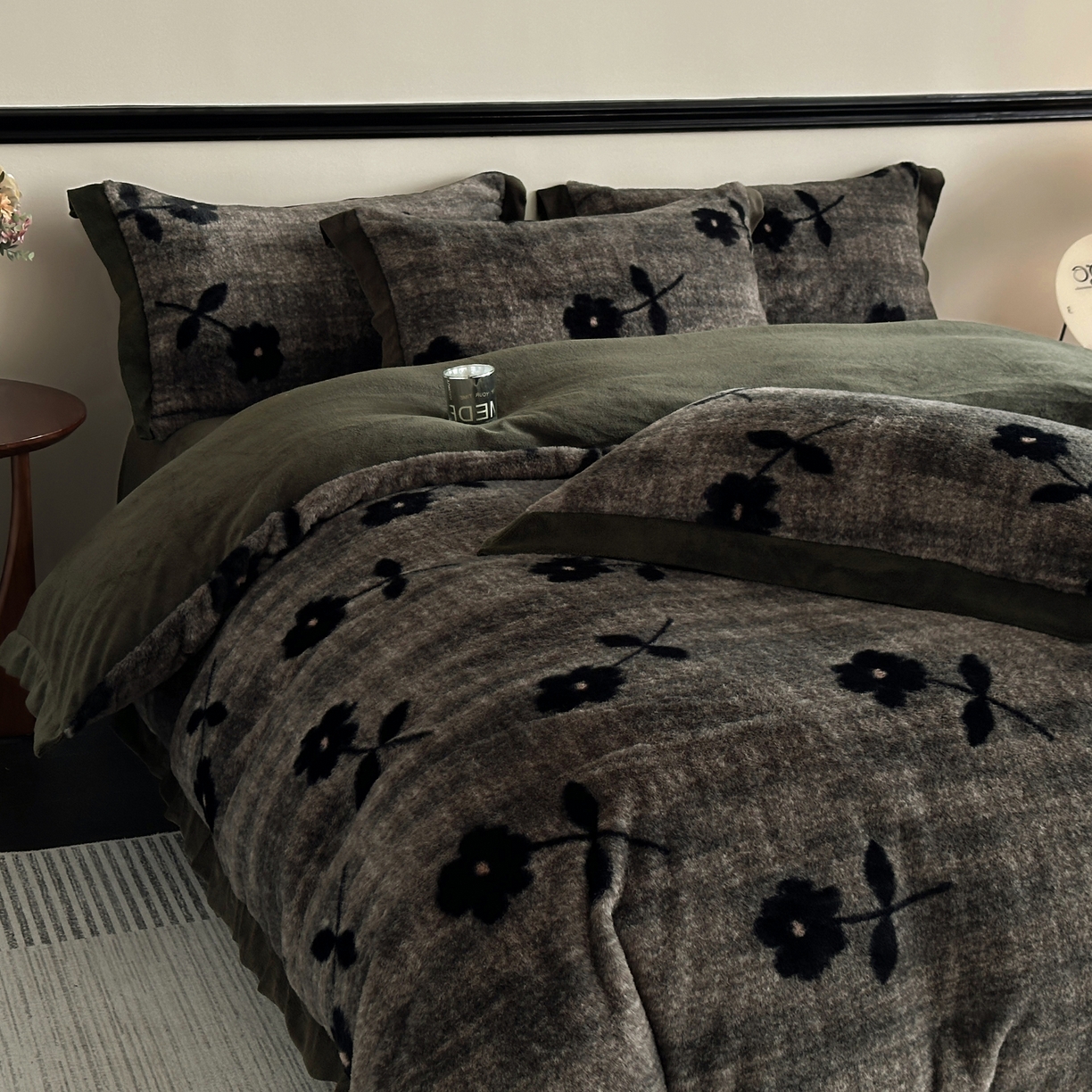 金艾草 2025新款轻奢獭兔毛美拉德风印花拼角床单款四件套 繁花灰