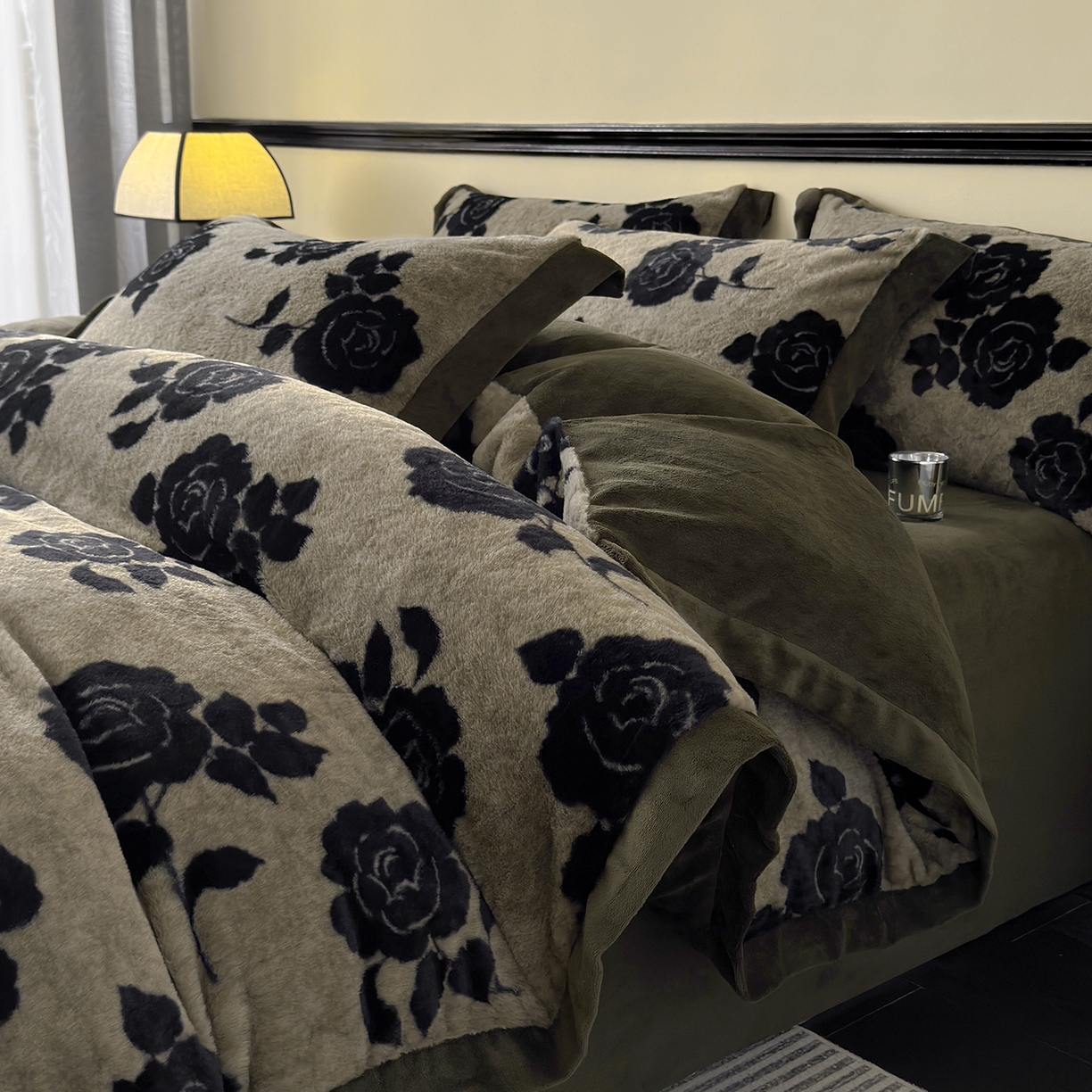 91家纺网 家纺一手货源 找家纺 金艾草 2025新款轻奢獭兔毛美拉德风印花拼角床单款四件套 盛放灰