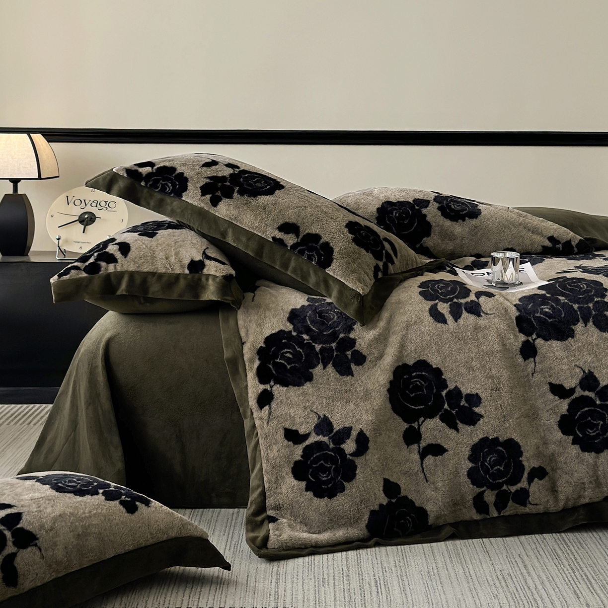 91家纺网 家纺一手货源 找家纺 金艾草 2025新款轻奢獭兔毛美拉德风印花拼角床单款四件套 盛放灰