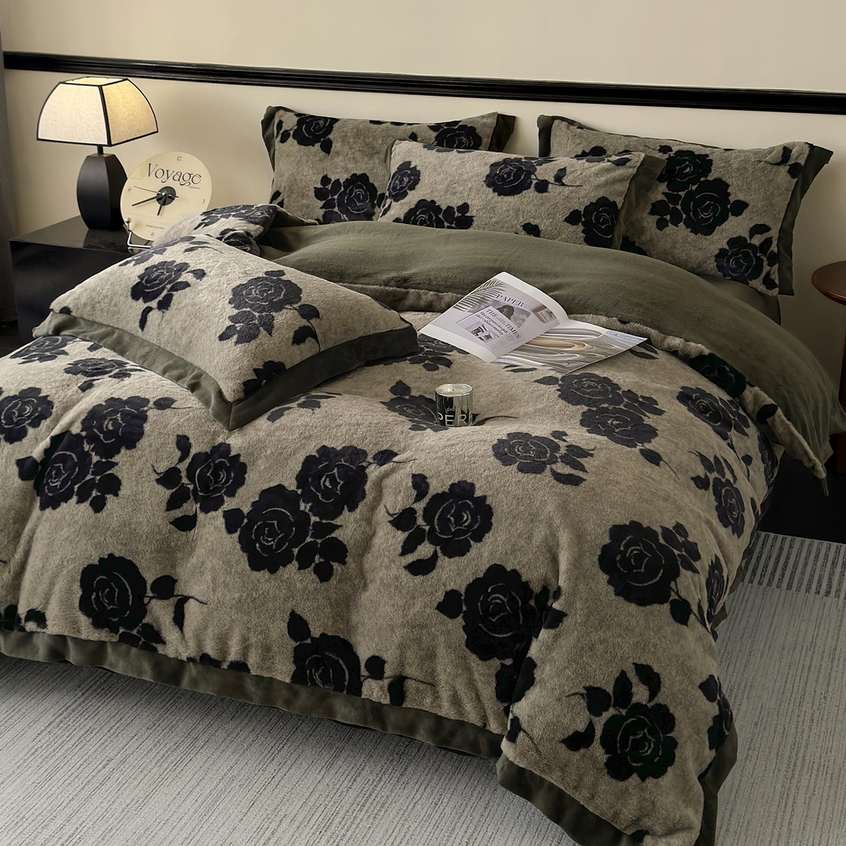 91家纺网 家纺一手货源 找家纺 金艾草 2025新款轻奢獭兔毛美拉德风印花拼角床单款四件套 盛放灰