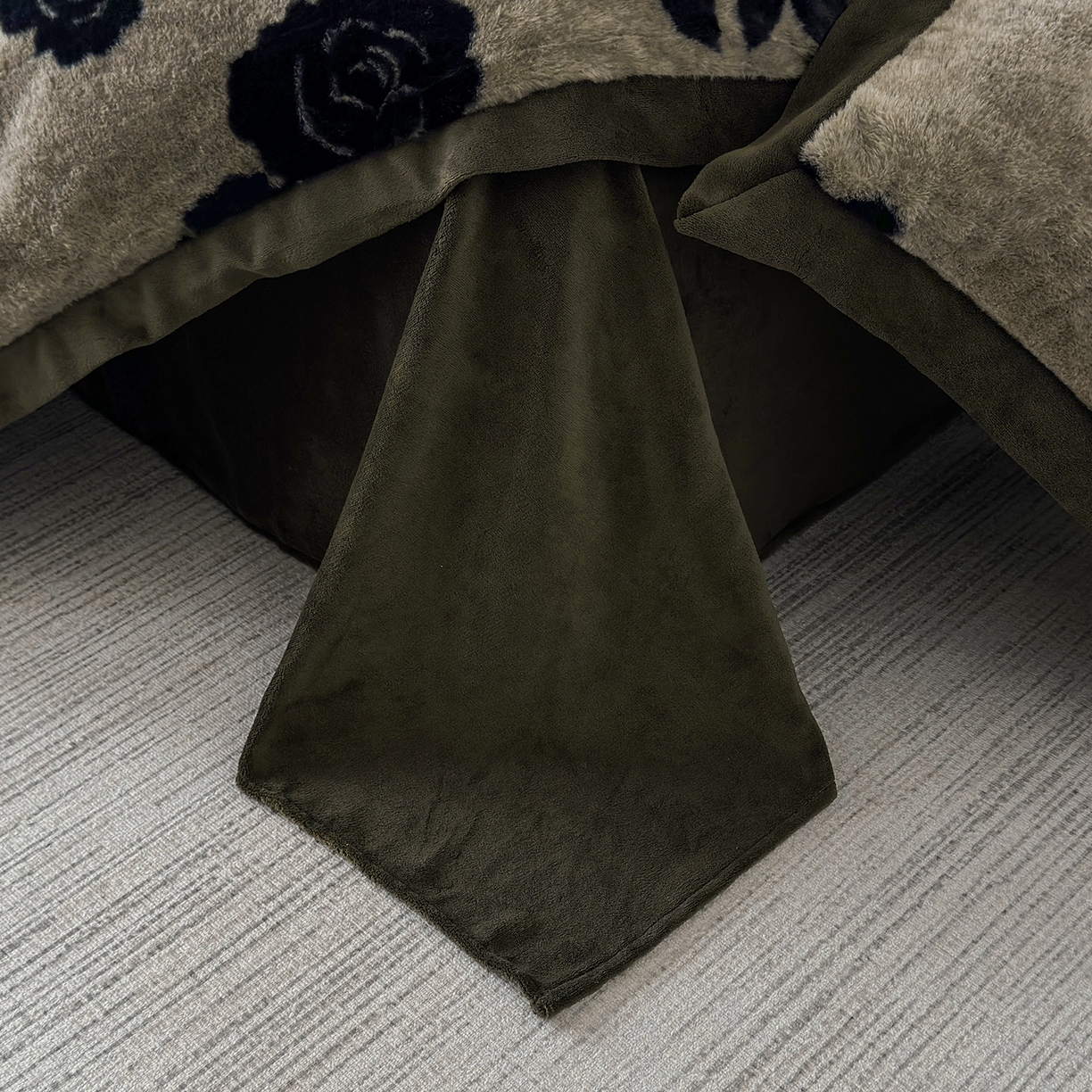 91家纺网 家纺一手货源 找家纺 金艾草 2025新款轻奢獭兔毛美拉德风印花拼角床单款四件套 盛放灰