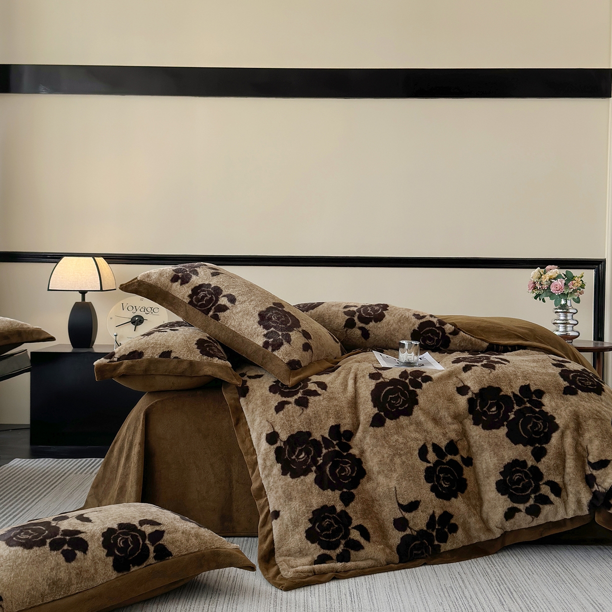 91家纺网 家纺一手货源 找家纺 金艾草 2025新款轻奢獭兔毛美拉德风印花拼角床单款四件套 盛放咖