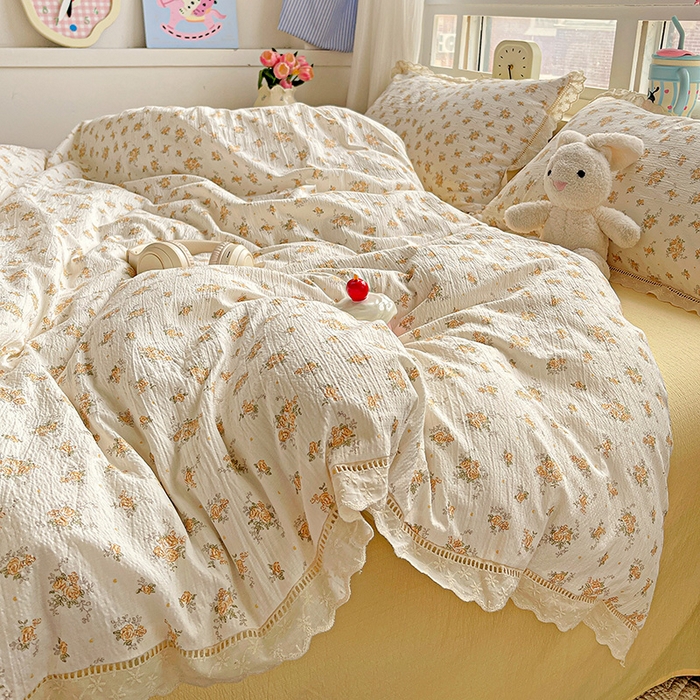 91家纺网 家纺一手货源 找家纺 梦纤绒 2025新款云感木棉皱皱双层纱全棉花边四件套 田园拾趣-黄