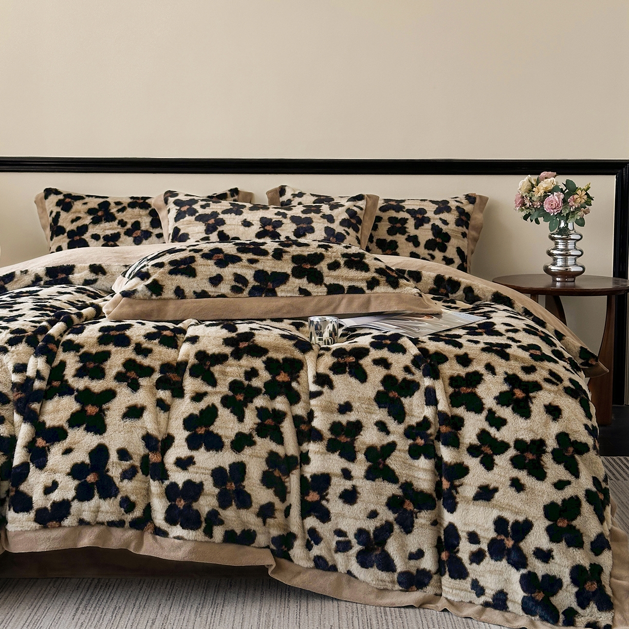 91家纺网 家纺一手货源 找家纺 金艾草 2025新款轻奢獭兔毛美拉德风印花拼角床单款四件套 蝴蝶