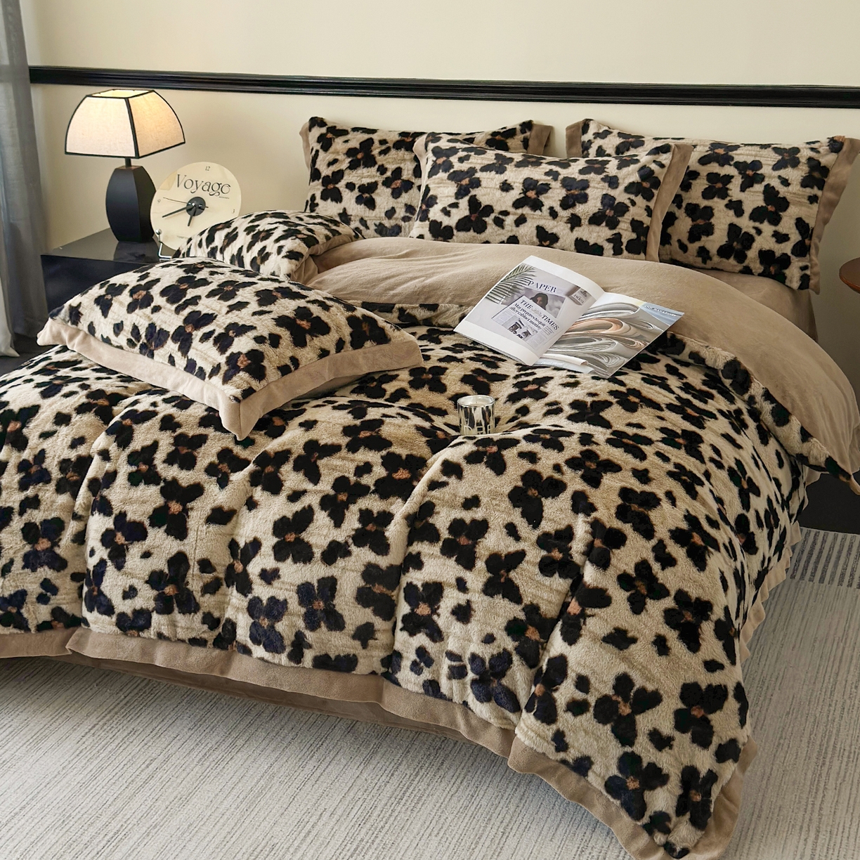 91家纺网 家纺一手货源 找家纺 金艾草 2025新款轻奢獭兔毛美拉德风印花拼角床单款四件套 蝴蝶