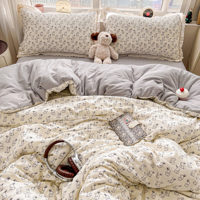 91家纺网 家纺一手货源 找家纺 梦纤绒 2025新款云感木棉皱皱双层纱全棉花边四件套 小黑兔