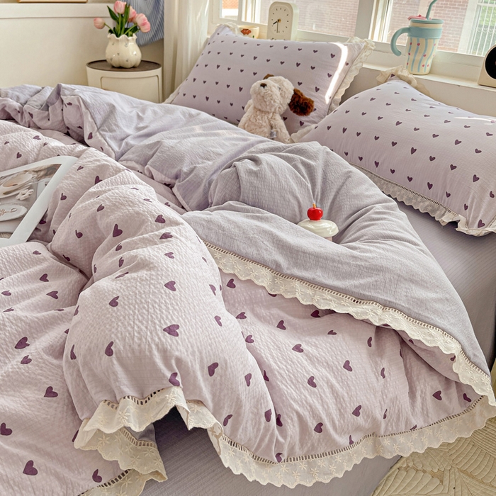 91家纺网 家纺一手货源 找家纺 梦纤绒 2025新款云感木棉皱皱双层纱全棉花边四件套 紫爱心