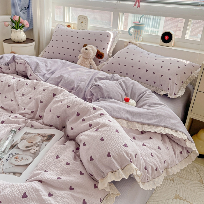 91家纺网 家纺一手货源 找家纺 梦纤绒 2025新款云感木棉皱皱双层纱全棉花边四件套 紫爱心