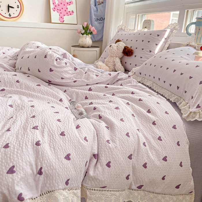 91家纺网 家纺一手货源 找家纺 梦纤绒 2025新款云感木棉皱皱双层纱全棉花边四件套 紫爱心
