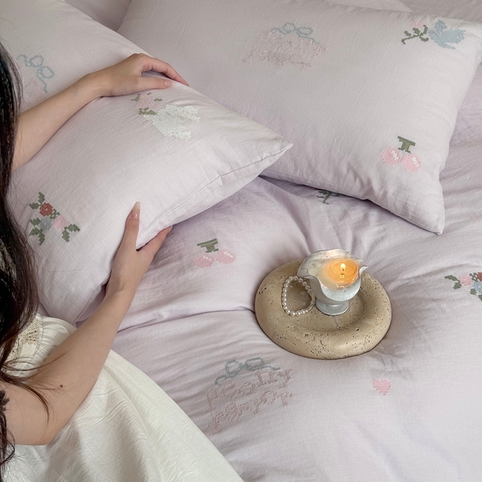 91家纺网 家纺一手货源 找家纺 鹿班家居 2025年秋冬款全棉纯棉皱皱纱精密刺绣四件套-晴野小记系列（标准会员-20元） 晴野小记-紫色