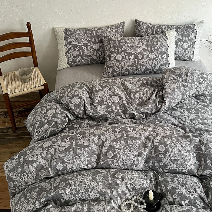 91家纺网 家纺一手货源 找家纺 梦纤绒 2025秋冬新品A类高克重亚麻复古全棉花边侘寂风原麻系列 墨染青筠-灰