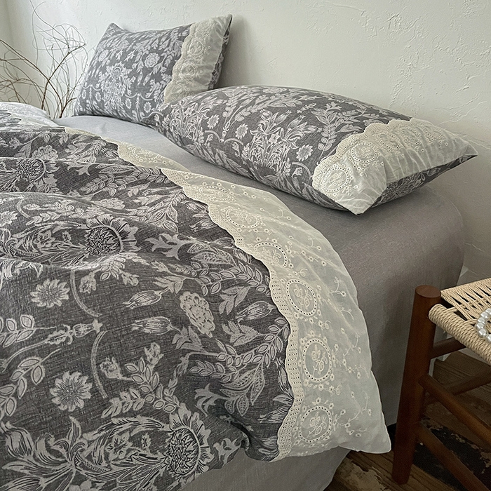 91家纺网 家纺一手货源 找家纺 梦纤绒 2025秋冬新品A类高克重亚麻复古全棉花边侘寂风原麻系列 墨染青筠-灰