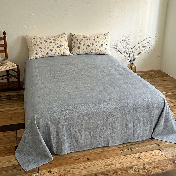 91家纺网 家纺一手货源 找家纺 梦纤绒 2025秋冬新品A类高克重亚麻复古全棉花边侘寂风原麻系列 秋屿-蓝