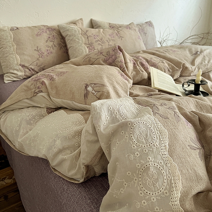 91家纺网 家纺一手货源 找家纺 梦纤绒 2025秋冬新品A类高克重亚麻复古全棉花边侘寂风原麻系列 晚香玉