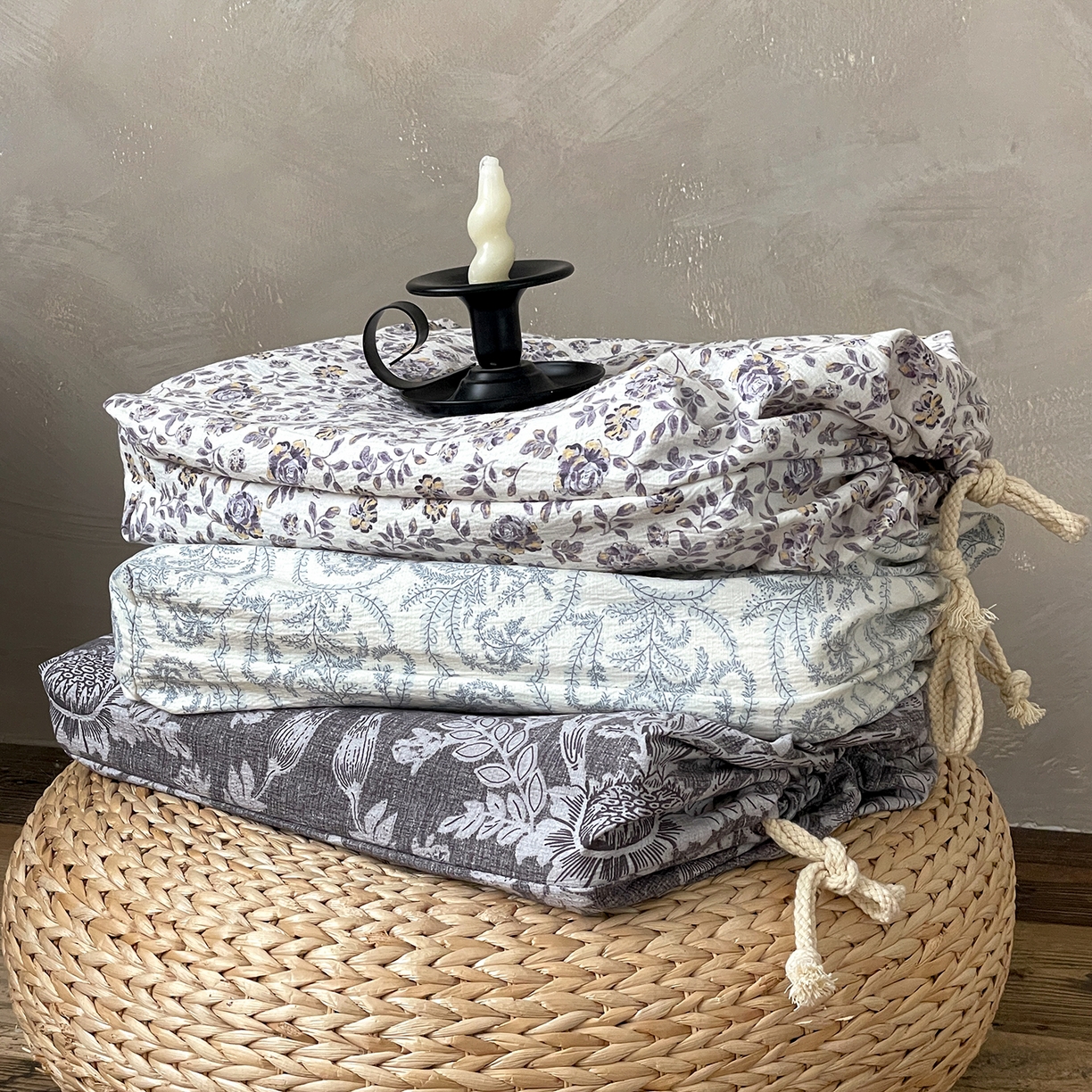 91家纺网 家纺一手货源 找家纺 梦纤绒 2025秋冬新品A类高克重亚麻复古全棉花边侘寂风原麻系列 包装袋图（仅展示）